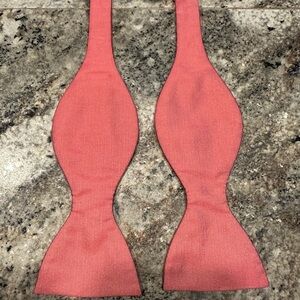 Thomas Pink Bow Tie Italian 100% Silk Pink